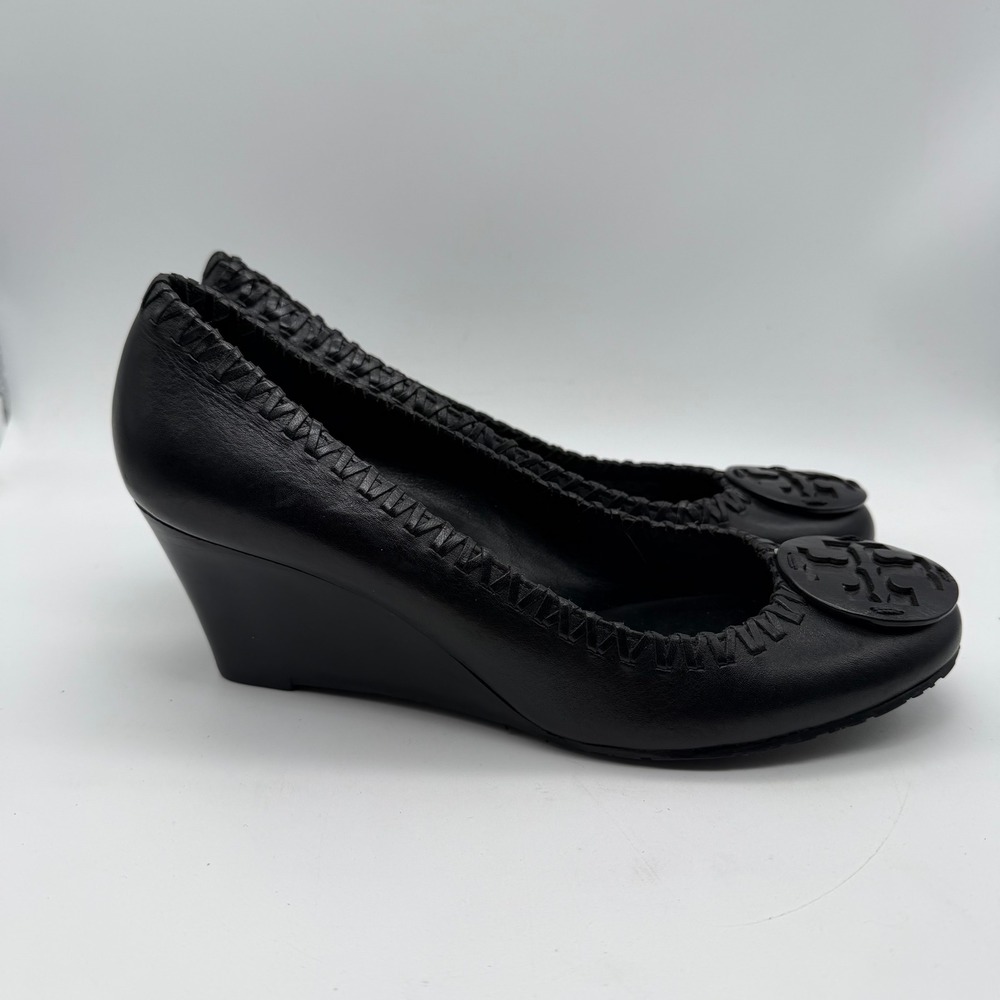 Tory Burch Black Leather Logo Medallion Whipstitch Wedge Pumps Womens 8M